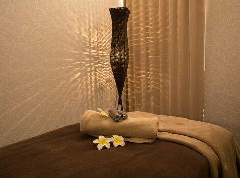 落ち着いた店内-min